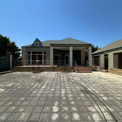 House with Garden, Villa For Sale